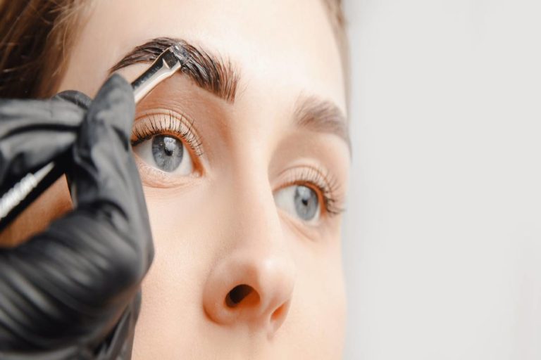 Eyebrow Tinting – Does It Last, Is It Safe, and More